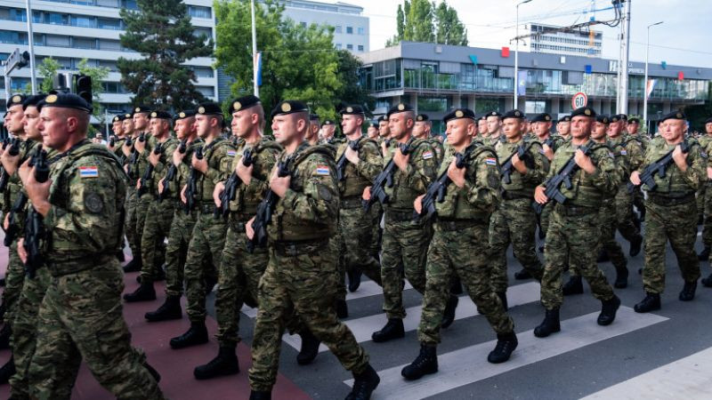 Хърватия връща казармата: Изпратени са 1200 повикватели за военна служба